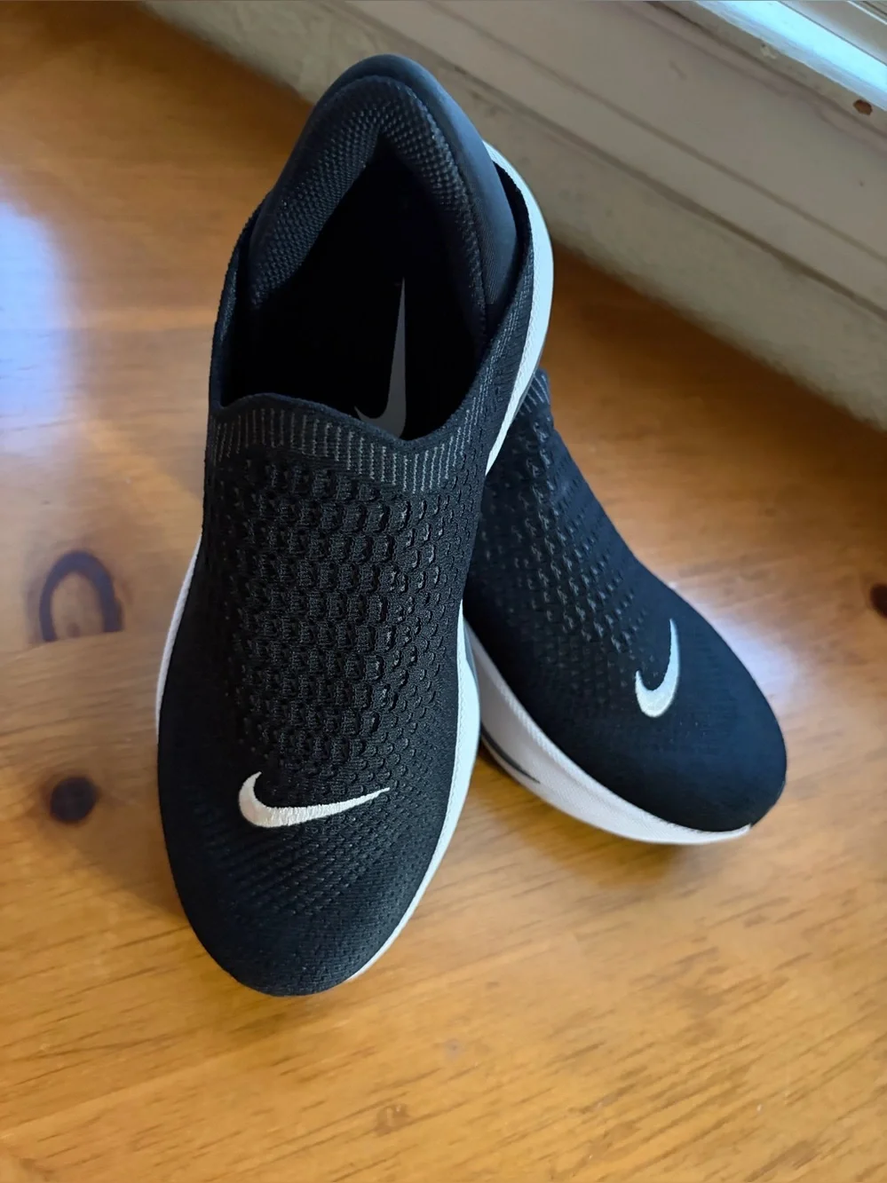 Nike Reyna EasyOn Slip On Trainers Black White Women